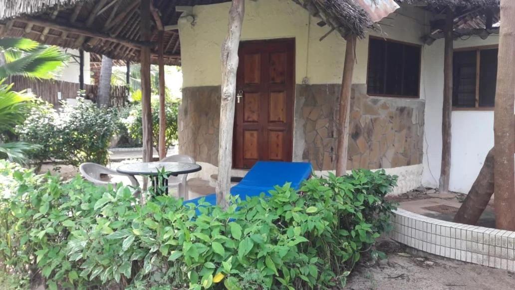 The New Big Tree Beach Resort Mombasa Exterior photo